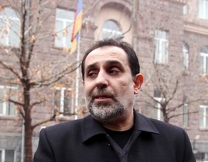 Նախագահի թեկնածու Արամ Հարությունյանը հացադուլից առաջ հաց ու պանիր է կերել (ֆոտո
