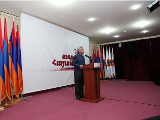 Սերժ Սարգսյանը` Րաֆֆի Հովհաննիսյանի մասին. Իբր պռոշը ճաքում է Ղարաբաղի համար
