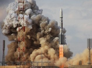 С Байконура эвакуировали персонал из-за ядовитого облака  после взрыва ракеты