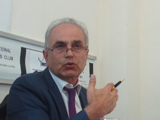 Ազատել է էլի, մարդ է. ԲՈՀ նախկին պետը վիրավորված է Արմեն Աշոտյանից