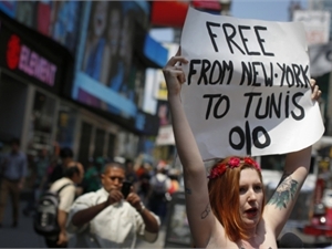 Փարիզում այրվել է FEMEN-ի կենտրոնակայանը