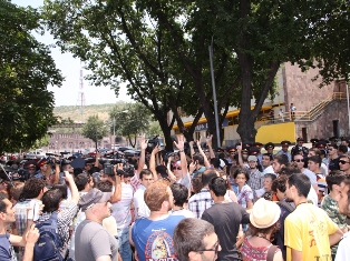Полиция Армении отпустила одного из активистов инициативы против повышения цен н