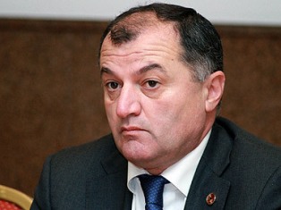 «Ժողովուրդ». Հանրապետական պատգամավորի եղբայրն «իրենով» է արել «Հայփոստ»-ի շենքը