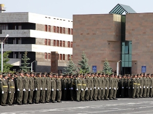 В Ереване отметили 19-летие создания военного института имени Вазгена Саркисяна