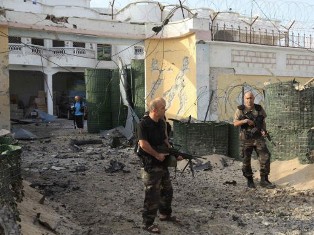 В результате атаки террористов на посольство Турции в Сомали погибли два человек