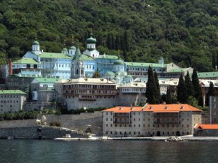 Полиция Греции хочет выселить мятежных монахов из монастыря на Афоне