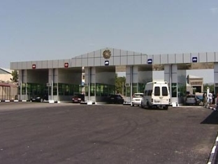 Which foreign nationals most cross Armenia’s borders?
