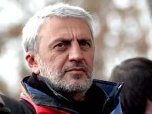 Արամ Մանուկյան. Ի սեր ձեր ապագայի, իջեք այս երկրի վրայից, հեծնել ենք ու չեք իջնո