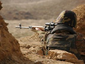 ВС Азербайджана ранили карабахского солдата