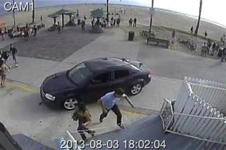 Քալիֆոռնիայում մեքենան մտել է մարդկանց խմբի մեջ. մեկ մարդ զոհվել է, 11-ը` վիրավ