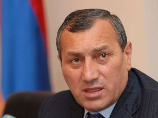 «Առավոտ». Իրավապահները սպասում են Սերժ Սարգսյանի հրահանգին, որ կալանավորեն Սուրի