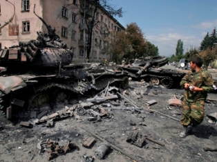 В Цхинвале зажгли свечи в память о жертвах войны августа 2008 года