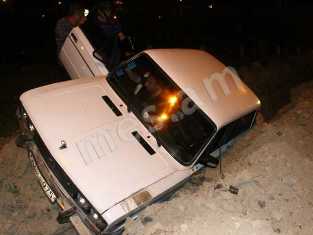 Car falls into construction pit in Yerevan (PHOTOS)
