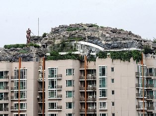 Китайский профессор построил горную виллу на крыше многоэтажного дома