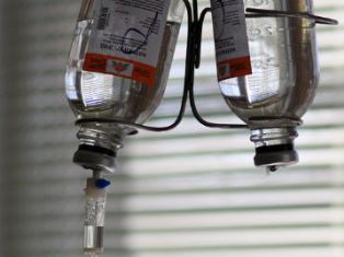 400 человек попали в больницы с отравлением после отдыха на севастопольском пляж