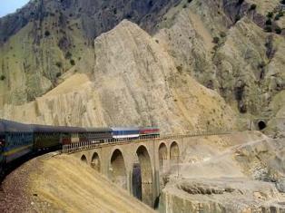 Հնդկաստանում ավելանում է երկաթուղային վթարի զոհերի թիվը. Մեքենավարին ինքնադատաստ