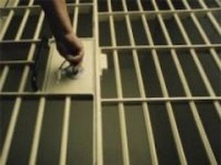 В мексиканской тюрьме старожилы зарезали новичков