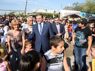 Երեւանի քաղաքապետը աշխատանքային շրջայց է կատարել Էրեբունի վարչական շրջանում (ֆոտ