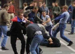 Пятнадцать жителей Истры разных национальностей сломали друг другу челюсти и рук