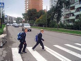 Полиция Армении: Не давайте детям в школу сотовых телефонов