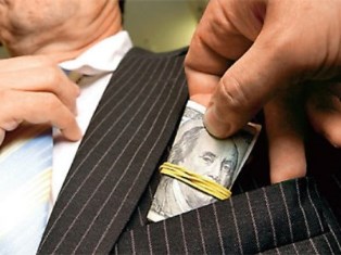 Աբովյանում կաշառք վերցնելու պահին ձերբակալվել է համալսարանի ռեկտորը
