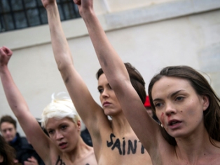 Активистки FEMEN совершили побег из Украины в Европу