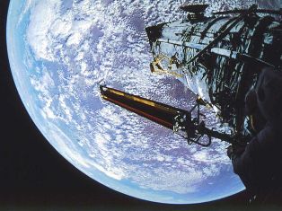 Телескоп Hubble сфотографировал космического «головастика»