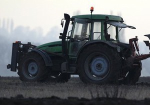 Пьяный украинец на тракторе бежал от российской жены на родину