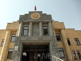 Դմիտրի Հարությունյանին երկու ամսով կալանավորեցին (ֆոտո)