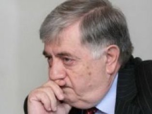 Ասենք, Կրոմվել Գրիգորյանը ինչ-որ տեղ հանիրավի ինձնից նեղանալու իրավունք ունի, բա