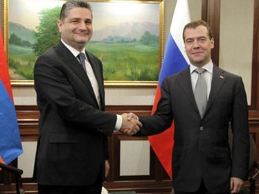 Премьер-министр Армении поздравил российского коллегу с днем рождения