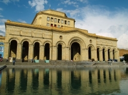 Հրատարակվել է Դետրոյթի «Ալեք եւ Մարի Մանուկյան» թանգարանի ցուցանմուշների պատկերա