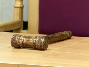 Мать заморила сына голодом и два года хранила труп