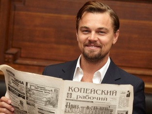 16 голливудских звезд читают газету «Копейский рабочий»