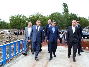 Премьер-министр Армении открыл отремонтированный мост в Арагацотнской области
