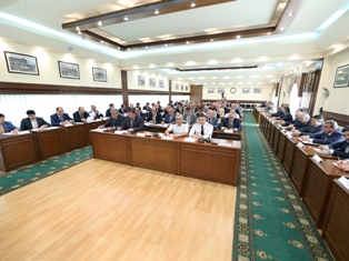 Կապամոնտաժվեն փոքր կենտրոնի գովազդային մեծ վահանակները