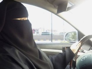 Саудовские женщины 26 октября сядут за руль вопреки закону