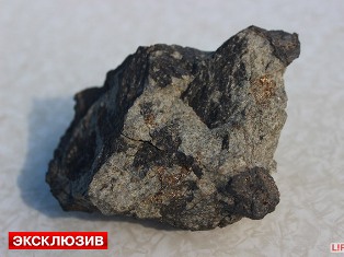 Со дна озера Чебаркуль подняли первый фрагмент метеорита