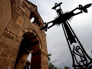 Հանդիպում Աղթամարի Սուրբ Խաչ եկեղեցու ուխտավորների հետ