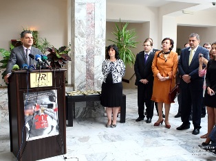 Ժանգոտ կողպեք՝ Երեւանի քաղաքապետարանին եւ Ազգային Ժողովին
