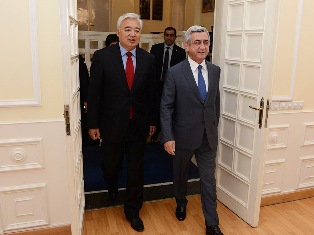 Armenian President visits Chinese Embassy (PHOTO)