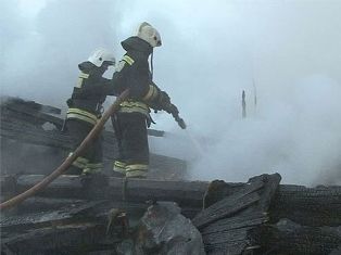 Под завалами дома в Мумбаи нашли уже 33 тела