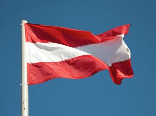 Правящая коалиция Австрии сохранила большинство в парламенте