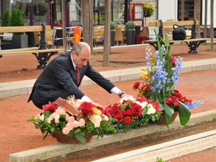 Karabakh President lays flowers to Armenian Genocide memorial in Lyon