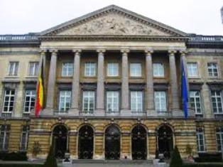 Парламент Бельгии урезал дотации королевской семье
