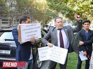 В посольство России в Баку метнули ботинок