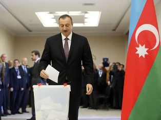 «Le Monde»: Гонка вооружений вокруг Карабаха и причина выбора Таможенного союза