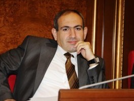 Միջադեպ ԱԺ-ում. Խորհրդարանի խոսնակն ու փոխխոսնակը հրահանգեցին անջատել Նիկոլ Փաշի
