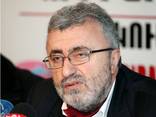 Չեխիայի հայ համայնքը վրդովված է. Աշոտ Գրիգորյանին մեղադրում են սեպ խրելու մեջ (ֆ