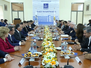 Տարոն Մարգարյանը հանդիպել է Մարսելի քաղաքապետին